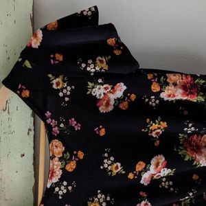 REWIND I Black Floral Short Sleeve Top with Cross-Back & Tie Front, XS